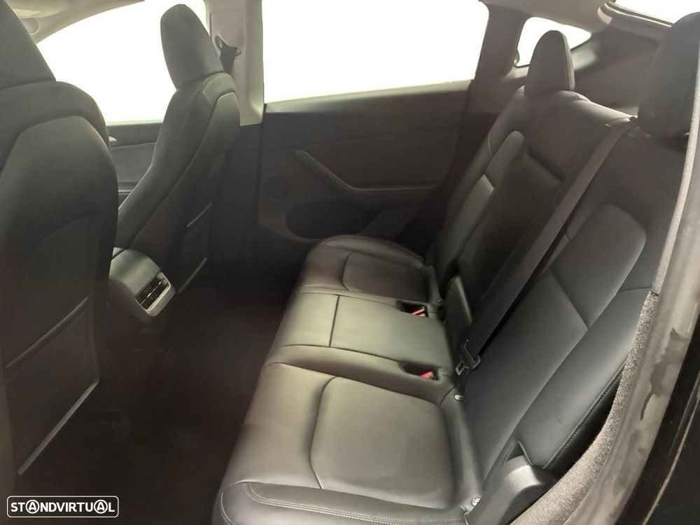 Tesla Model Y Standard RWD - 4