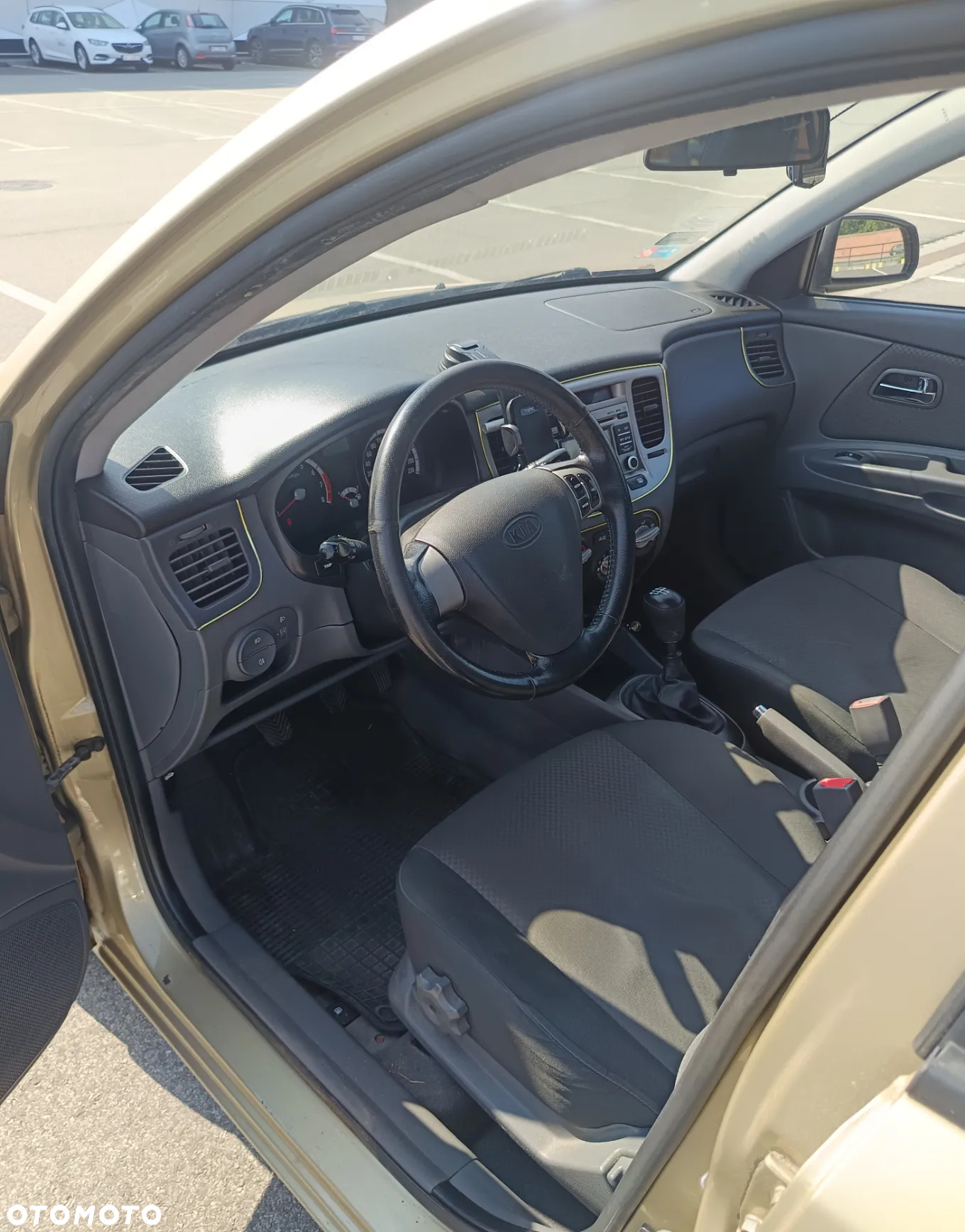 Kia Rio - 12