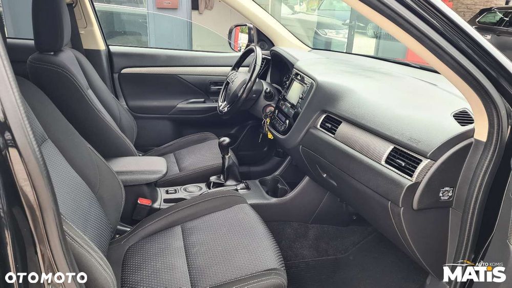 Mitsubishi Outlander - 22