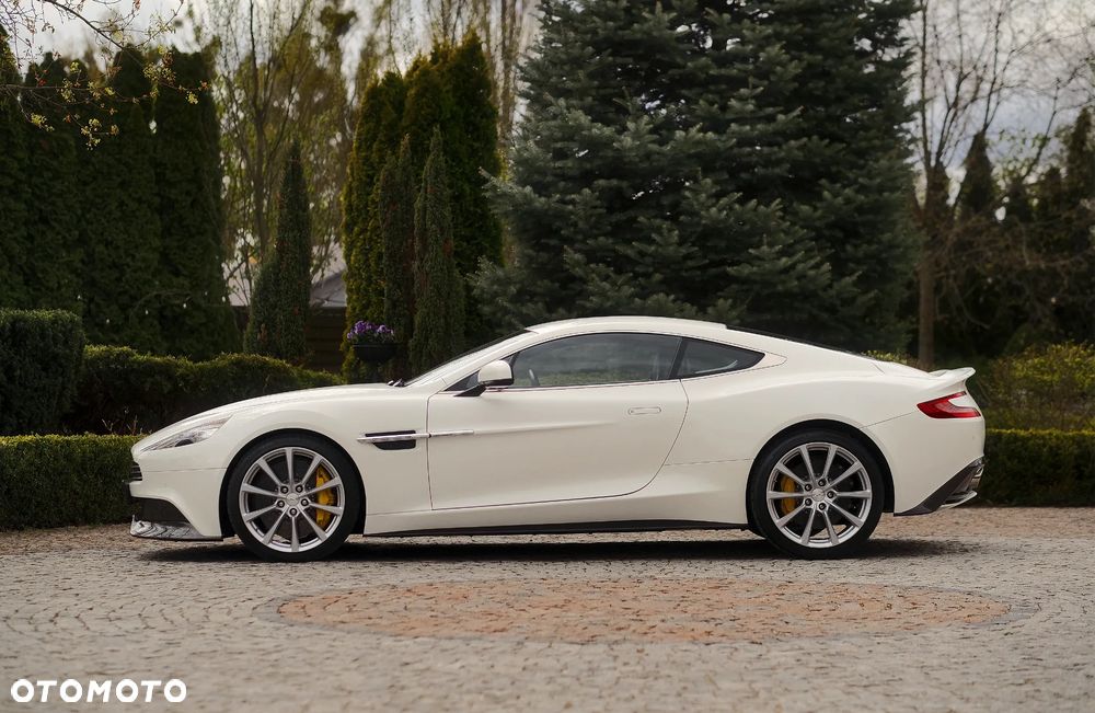 Aston Martin Vanquish - 4