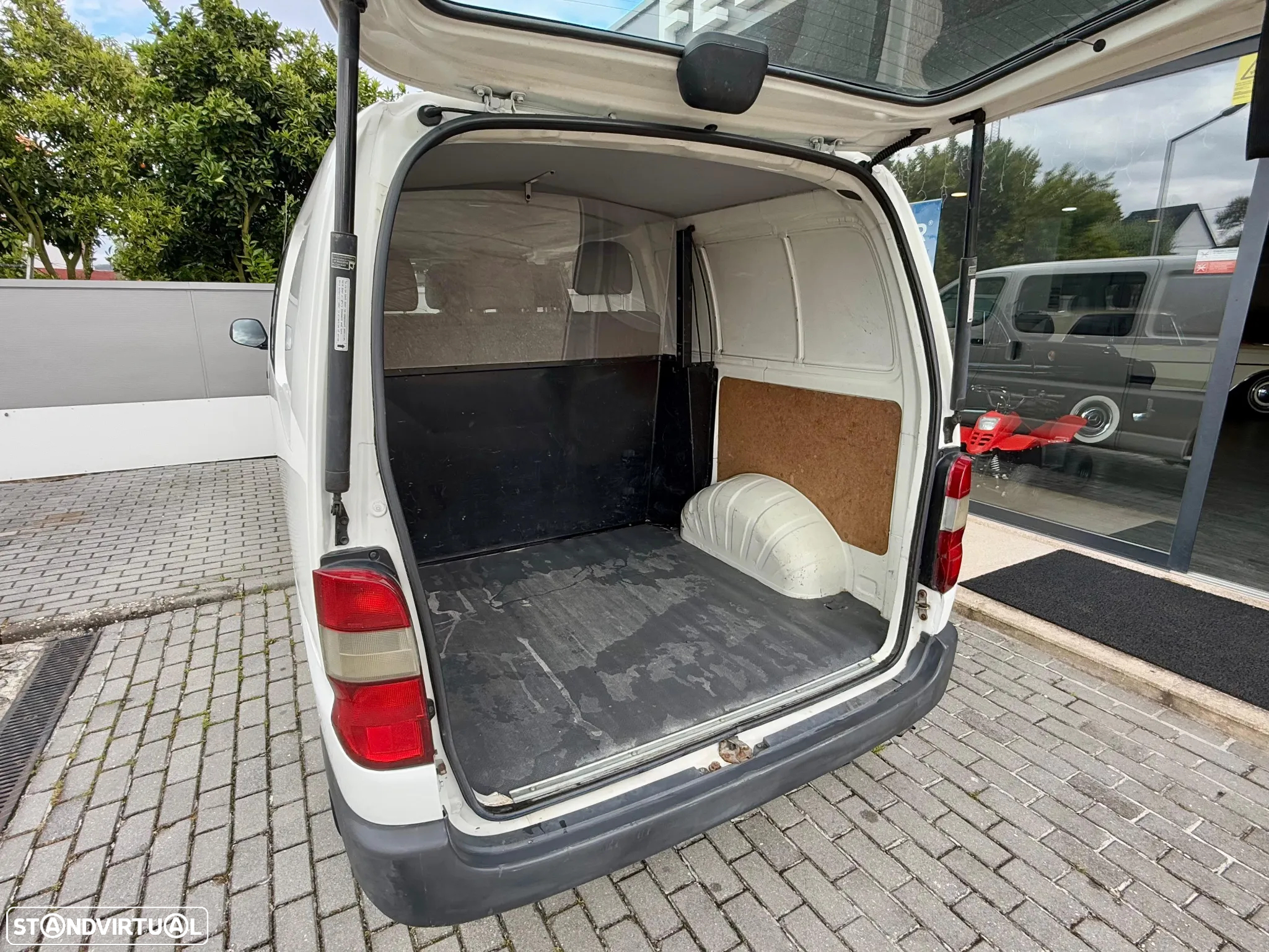 Toyota HiAce - 19