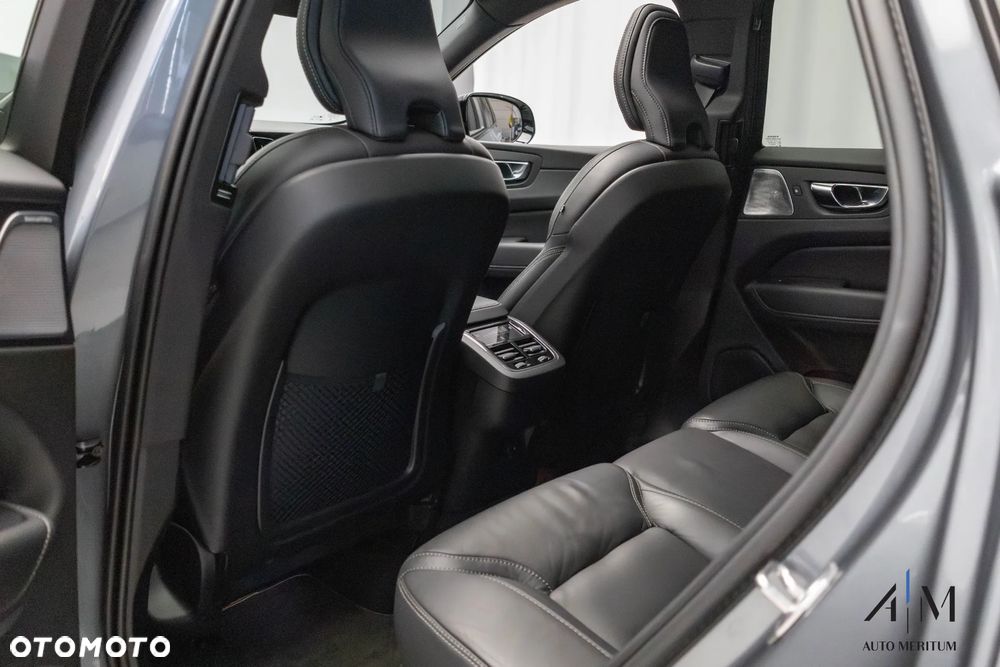 Volvo XC 60 B4 D AWD Ultimate Dark - 30
