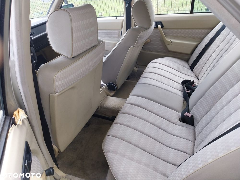 Mercedes-Benz W201 (190) - 6