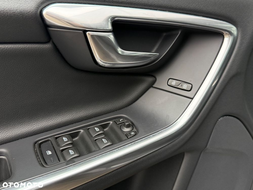 Volvo V60 D2 Momentum - 37
