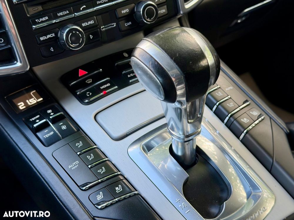 Porsche Cayenne - 12