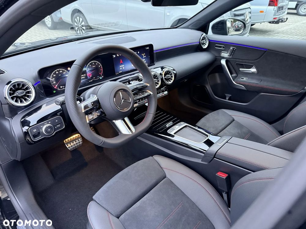 Mercedes-Benz Klasa A 220 4-Matic AMG Line 8G-DCT - 19