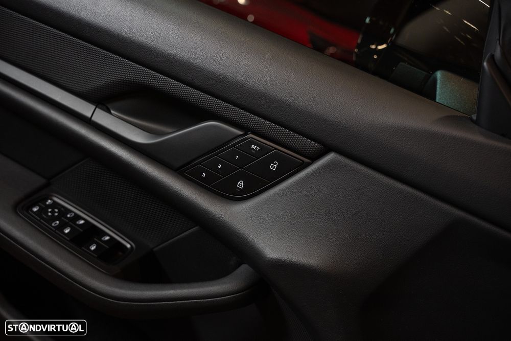 Porsche Taycan Cross Turismo 4 - 17