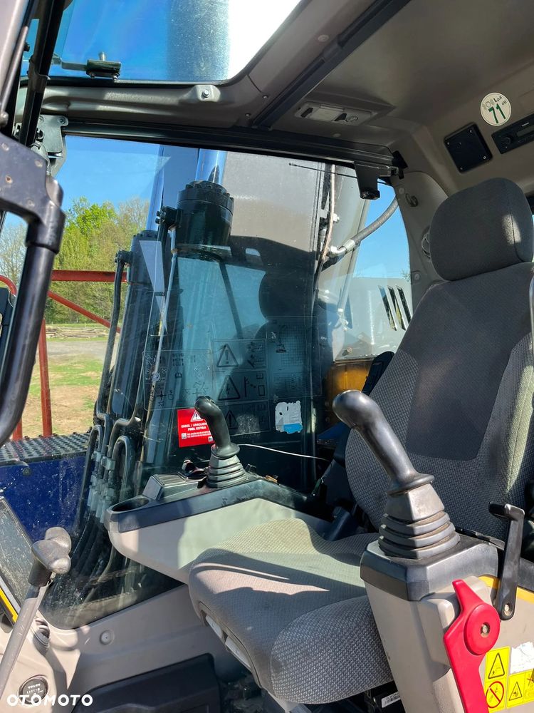 Volvo ECR235EL - 9