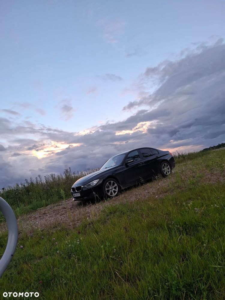 BMW Seria 3 325d Sport - 3