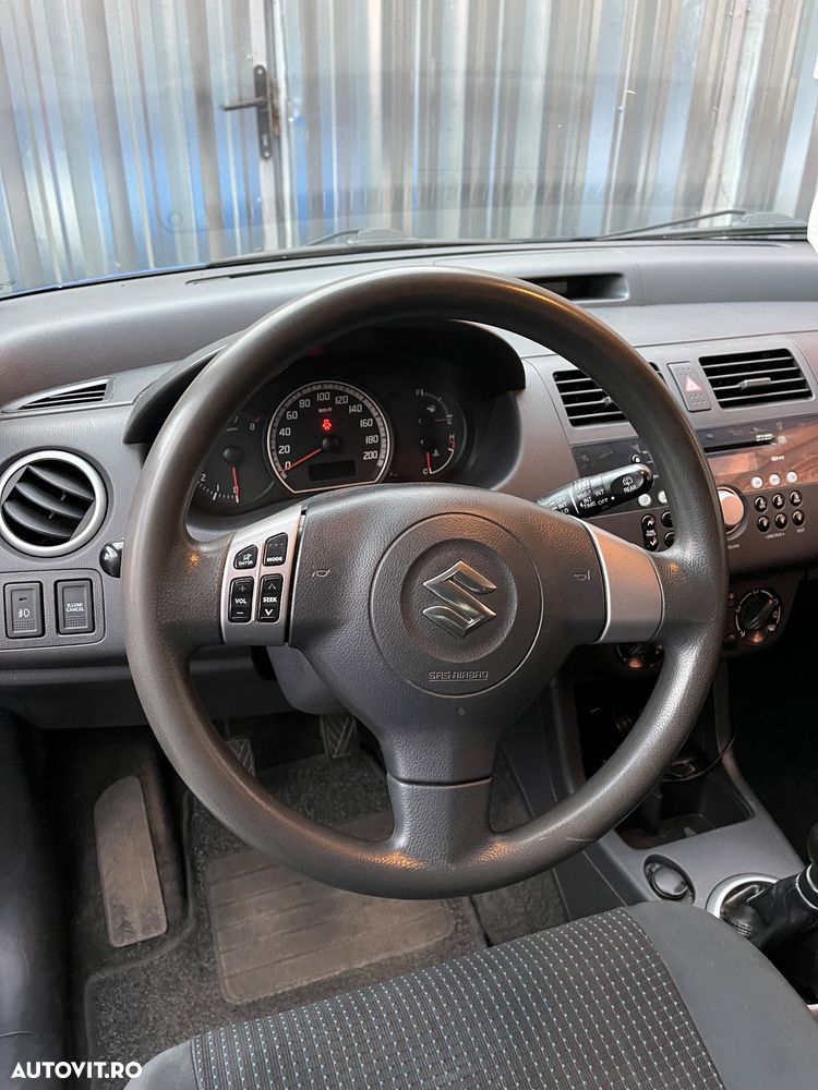 Suzuki Swift 1.3 GLX - 6
