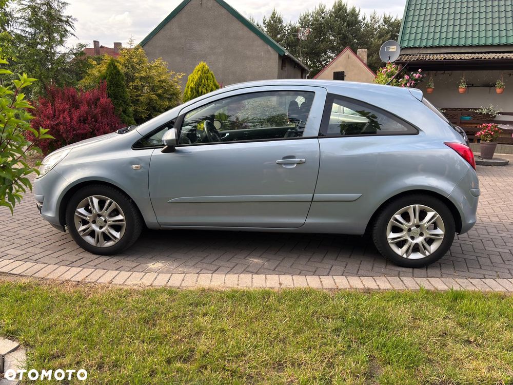 Opel Corsa 1.2 16V Essentia - 2