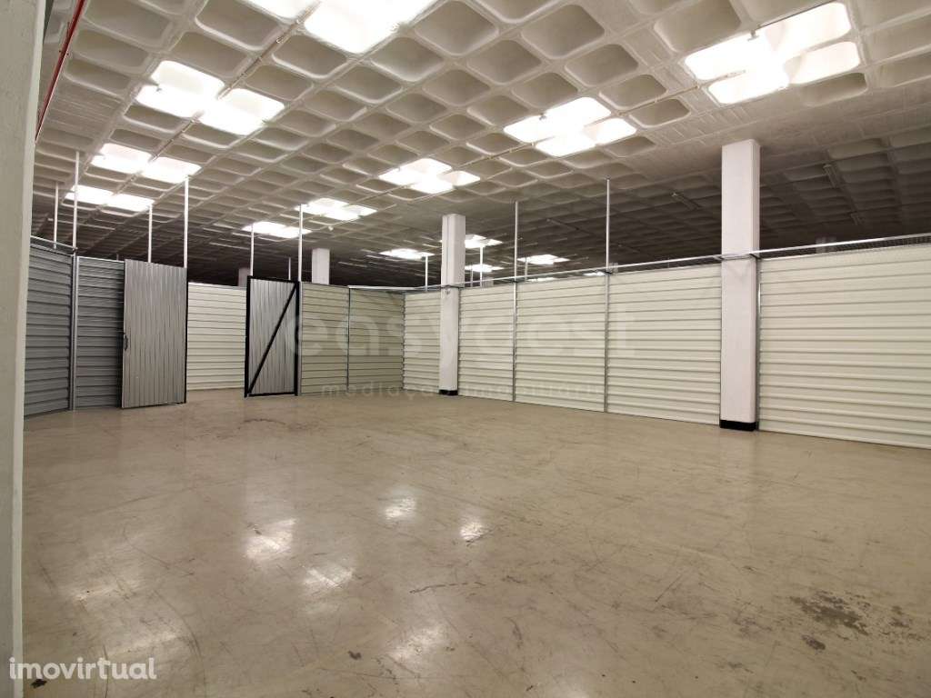 Armazém situado em zona industrial em Alhos Vedros com 100m2 - Grande imagem: 2/9