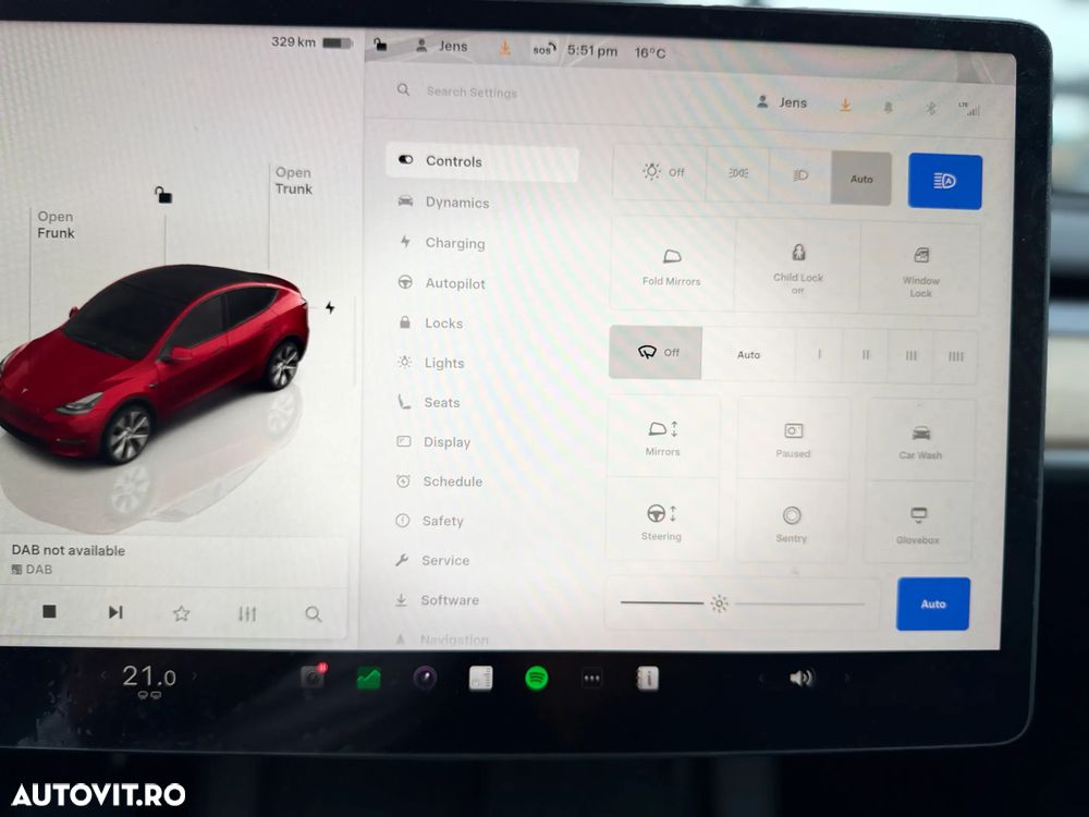 Tesla Model Y - 15