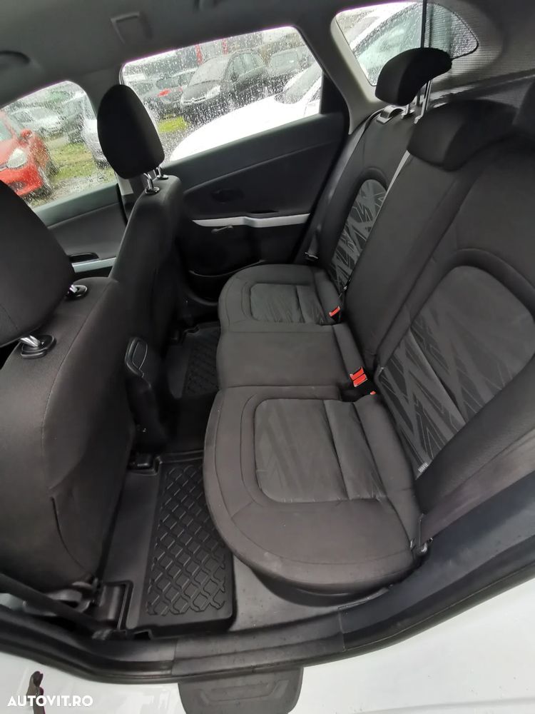 Kia Ceed 1.4 CRDi 90 SW Vision - 9