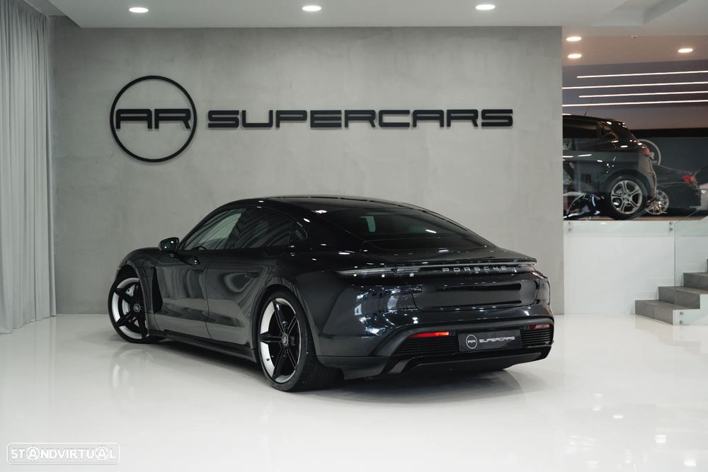 Porsche Taycan Turbo - 11