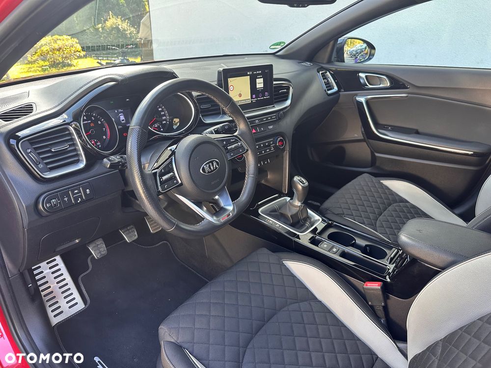 Kia ProCeed - 25