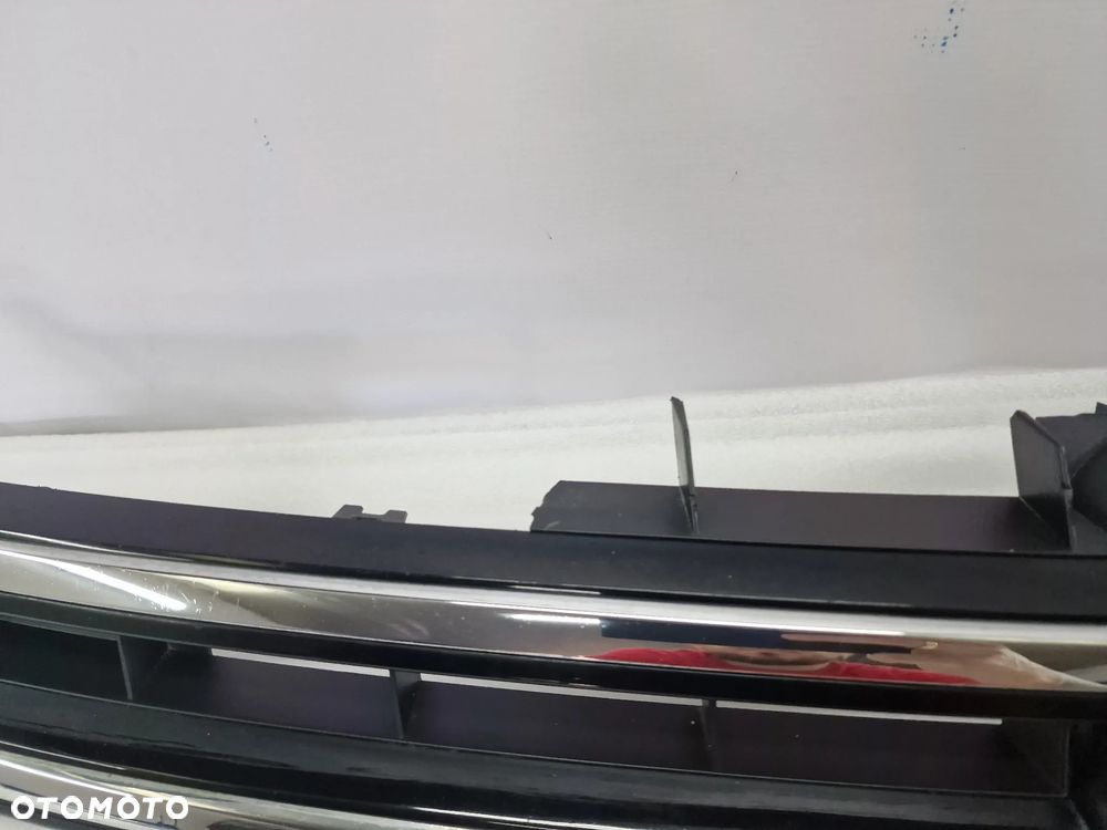 VW TOUAREG 7P6 / 7P 10- ATRAPA / GRILL PRZEDNI PRZÓD , NR 7P6853651A/D , NR AUKCJI GR122 - 10