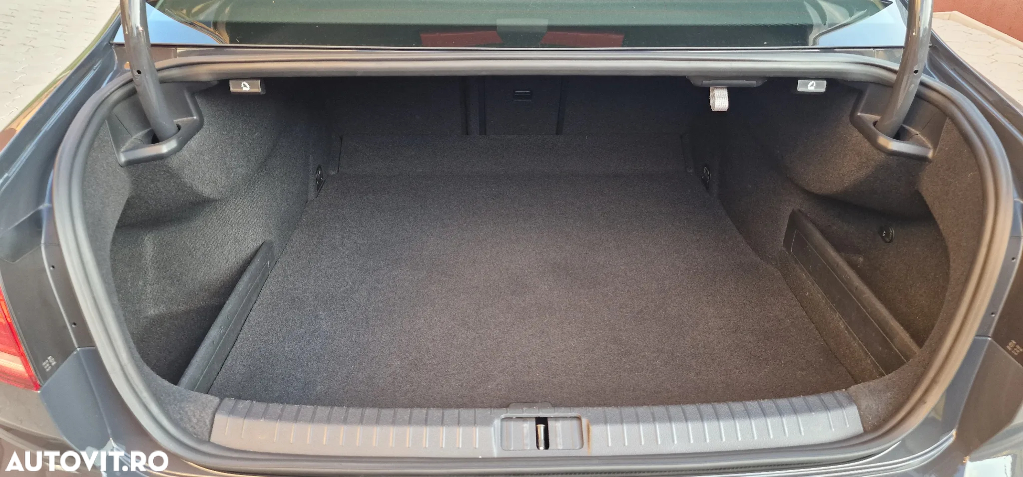 Volkswagen Passat 2.0 TDI Comfortline - 14