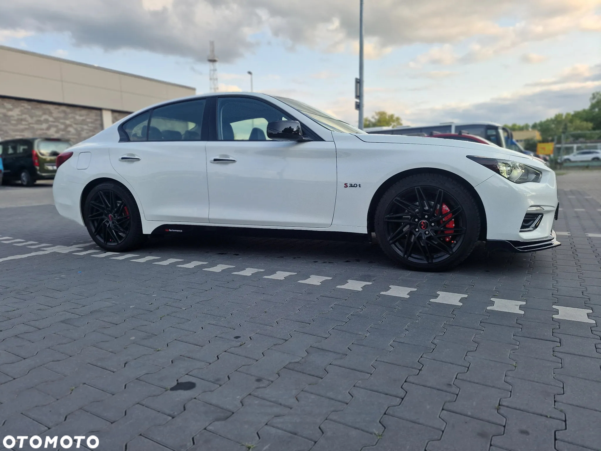 Infiniti Q50 - 12