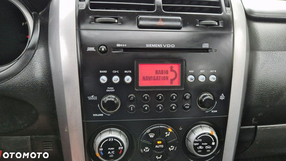 Suzuki Grand Vitara 1.9 DDiS Premium EU5 - 13