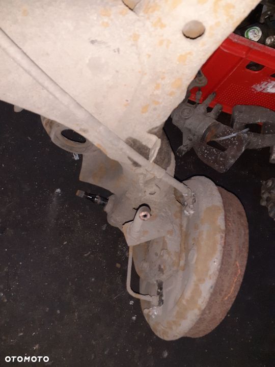 OŚ TYLNA TOYOTA YARIS 99-06 - 5