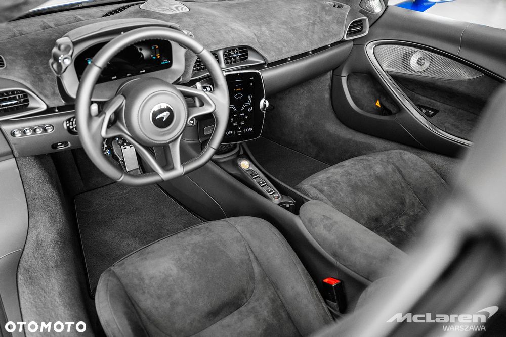 McLaren Artura - 12
