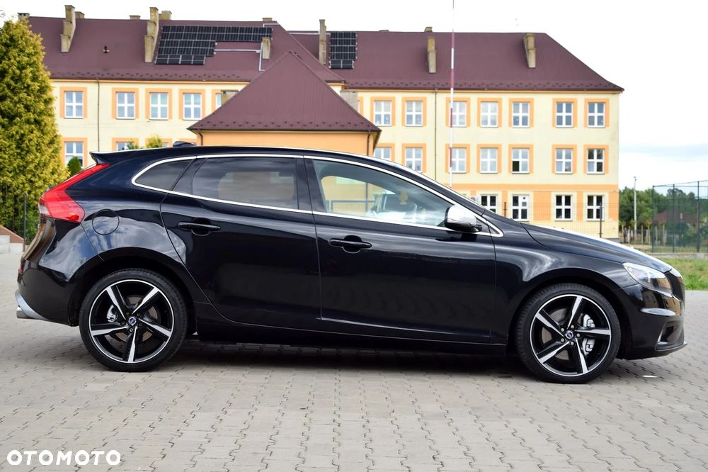 Volvo V40 D4 R Design - 3