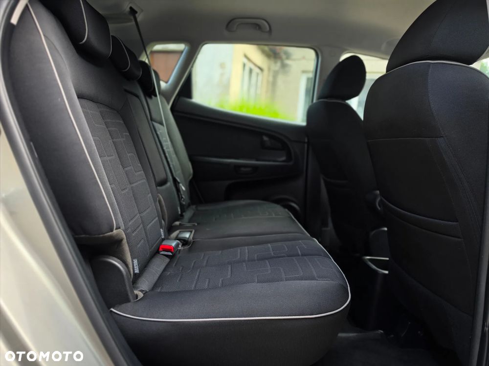 Kia Venga - 23