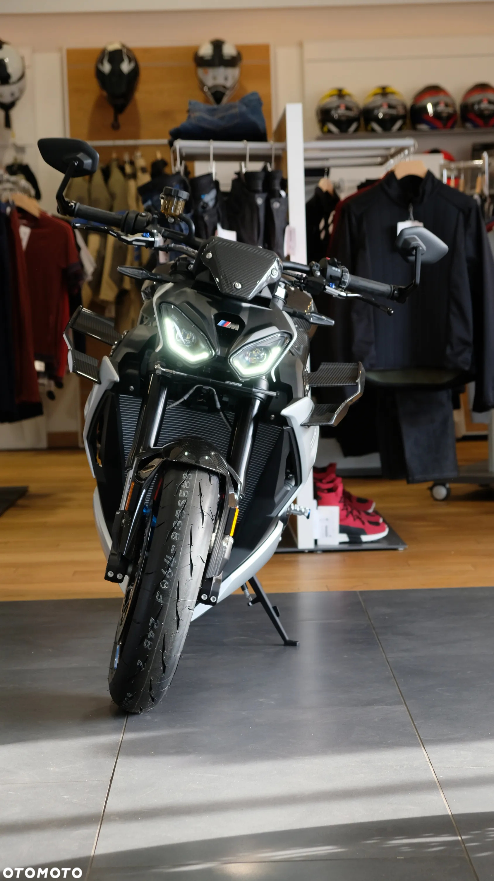 BMW R - 8