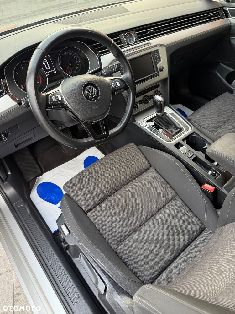 Volkswagen Passat - 34