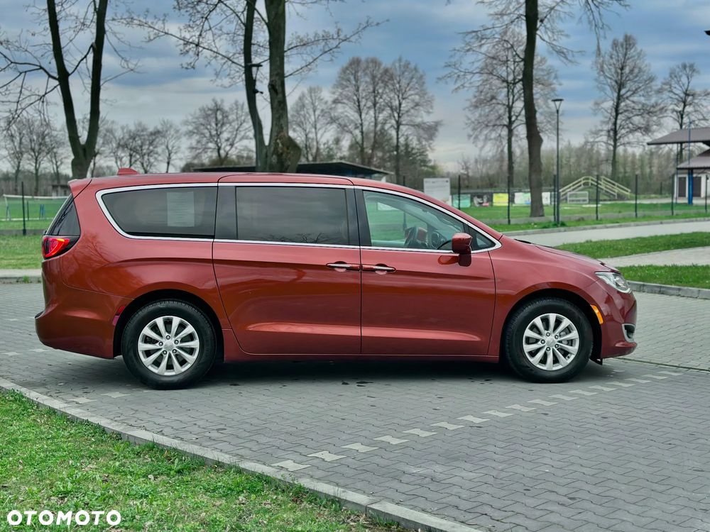 Chrysler Pacifica - 2