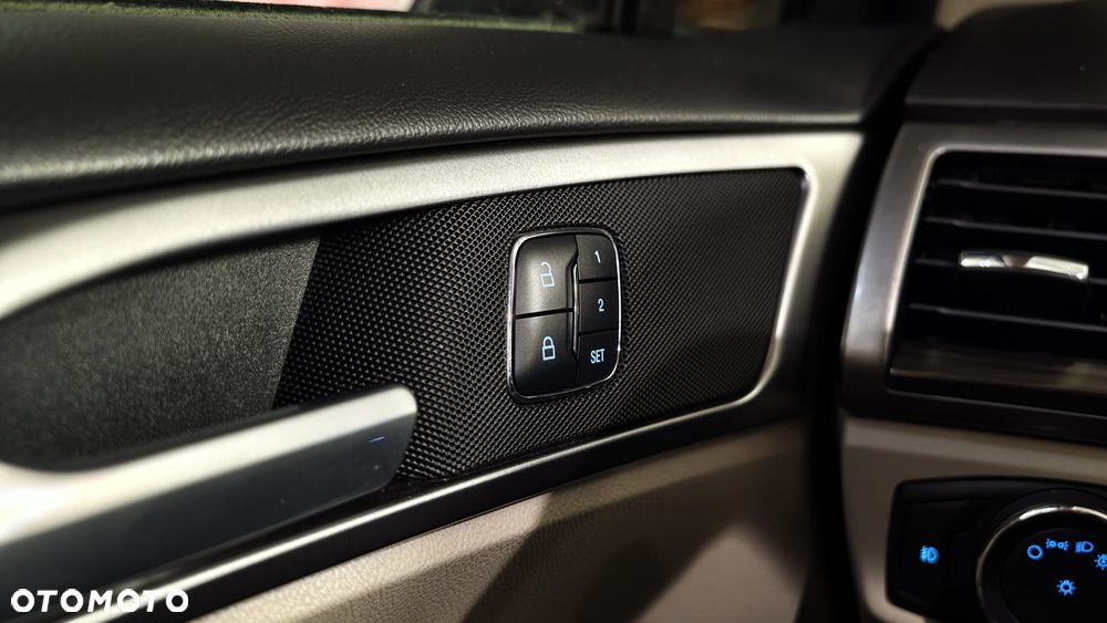 Ford Fusion 2.0 EcoBoost Titanium - 11