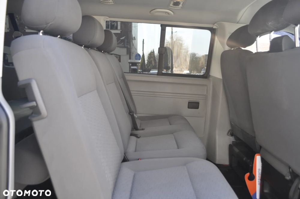 Volkswagen Caravelle - 9