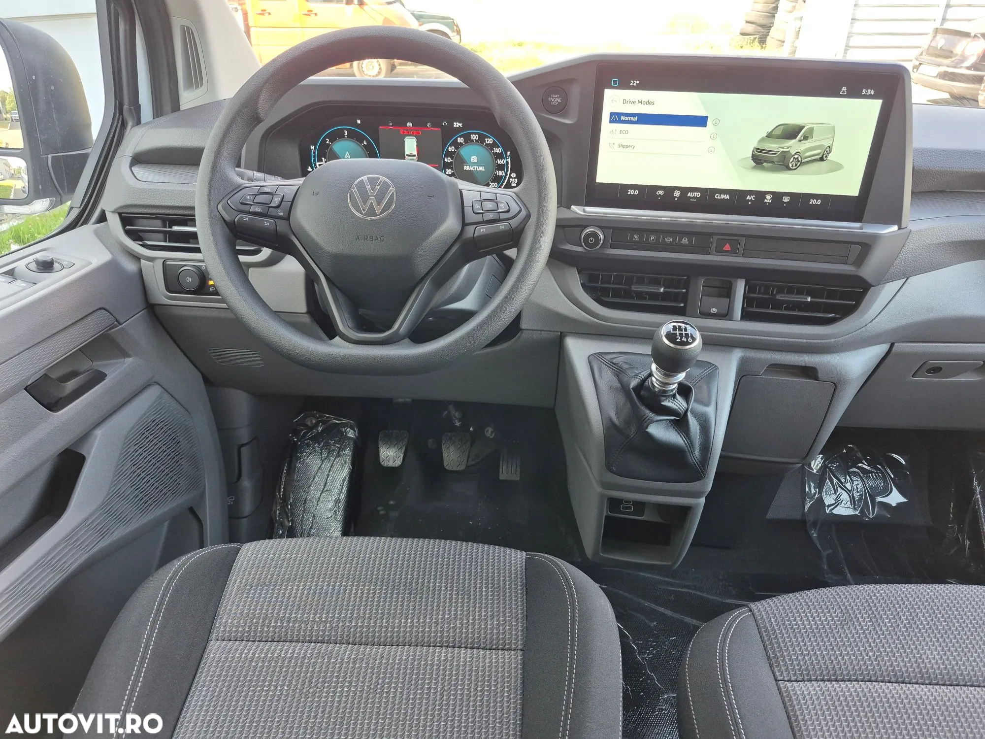 Volkswagen Caravelle - 8