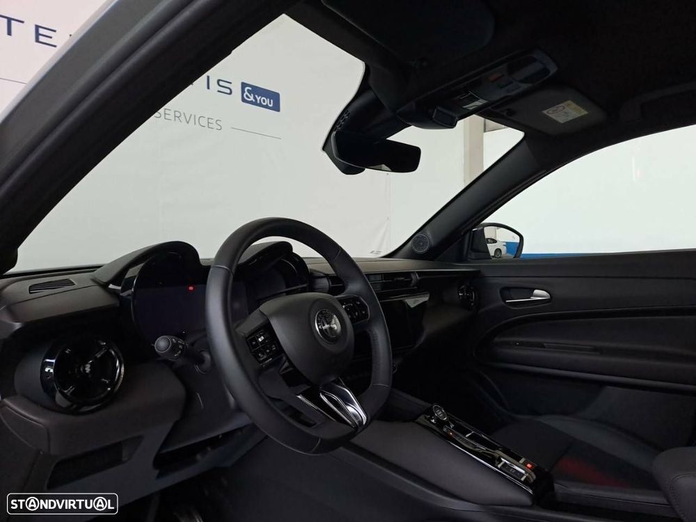 Alfa Romeo Junior 1.2 Speciale eDCT6 - 8