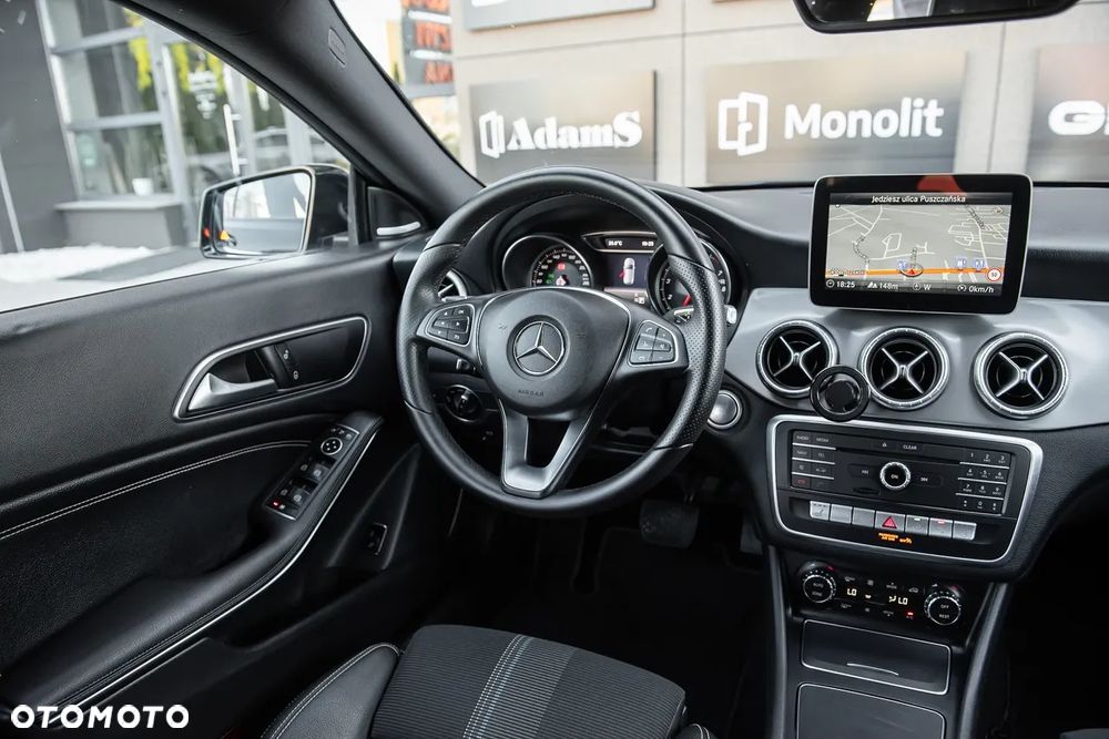 Mercedes-Benz CLA - 27
