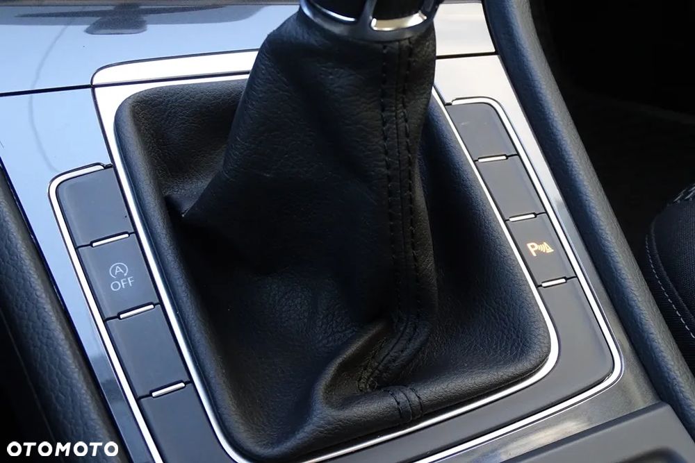 Volkswagen Golf VII 1.6 TDI BMT Trendline - 30