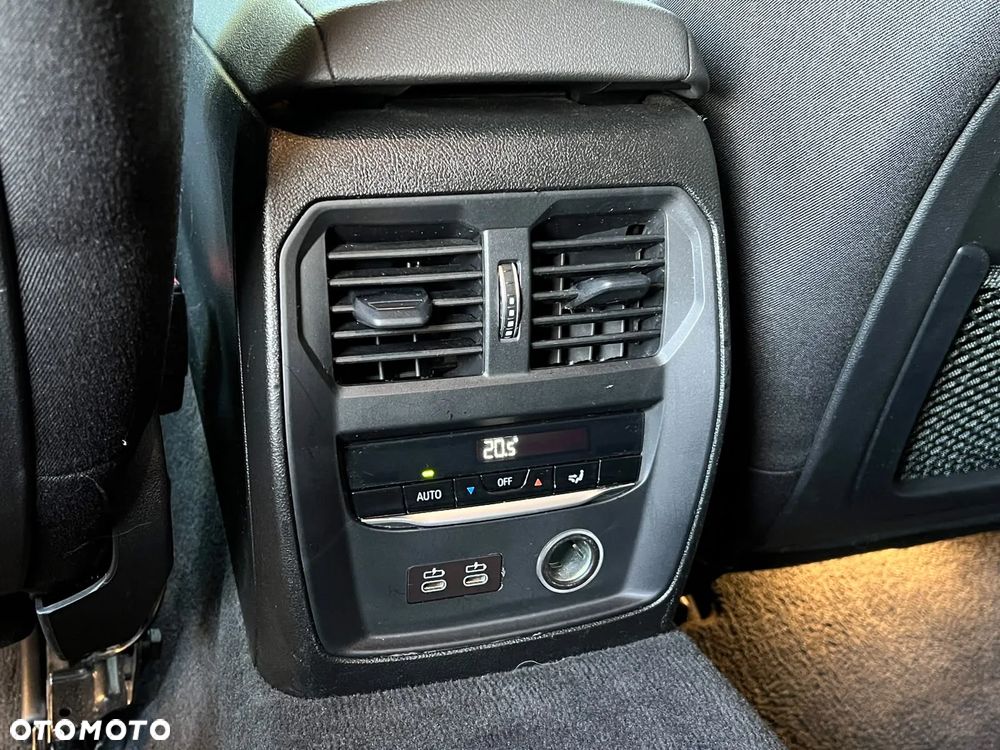 BMW Seria 3 320d xDrive - 34
