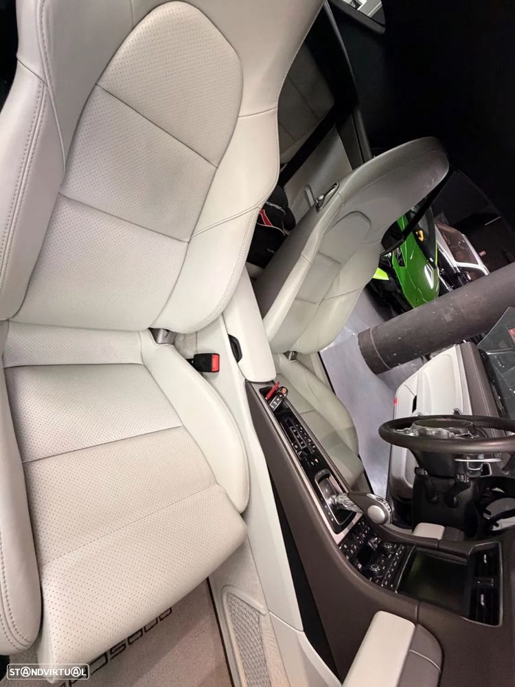 Porsche 911 (991) Turbo PDK - 31