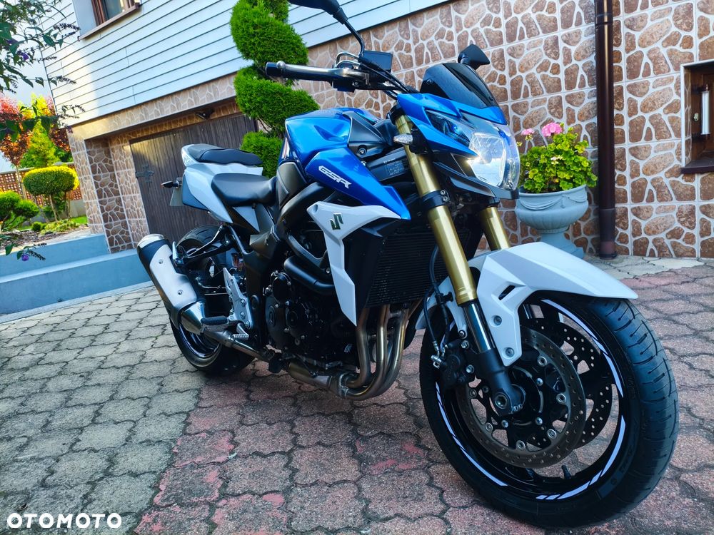 Suzuki GSR - 13