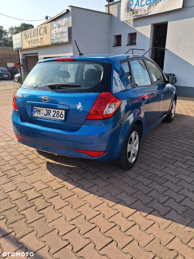 Kia Ceed - 4