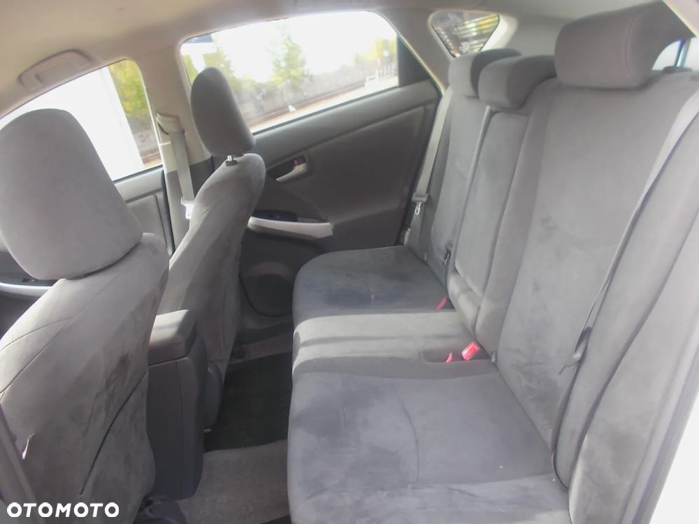 Toyota Prius (Hybrid) - 14