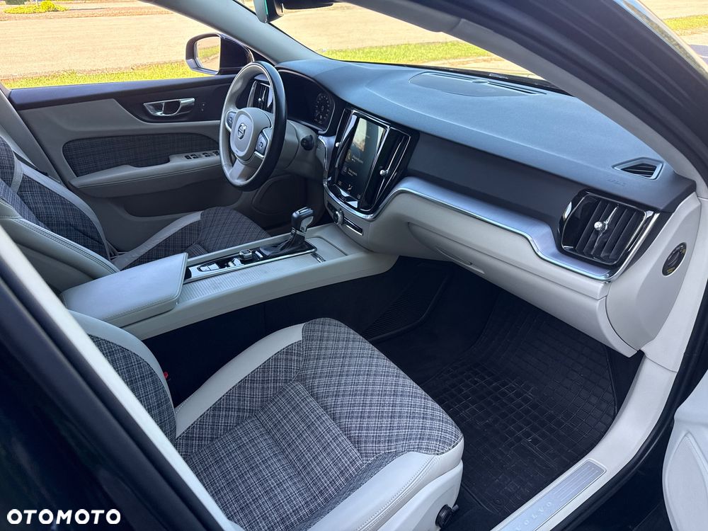 Volvo V60 D3 Geartronic Momentum Core - 19