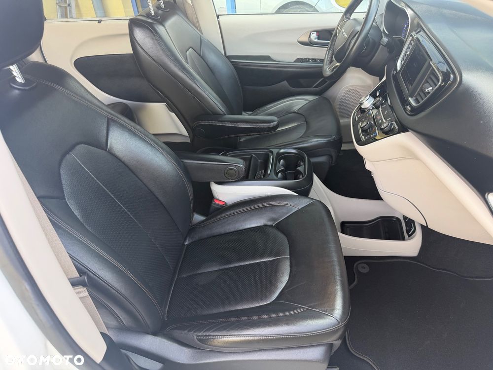 Chrysler Pacifica - 33