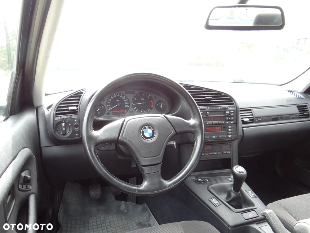BMW Seria 3 316i - 26