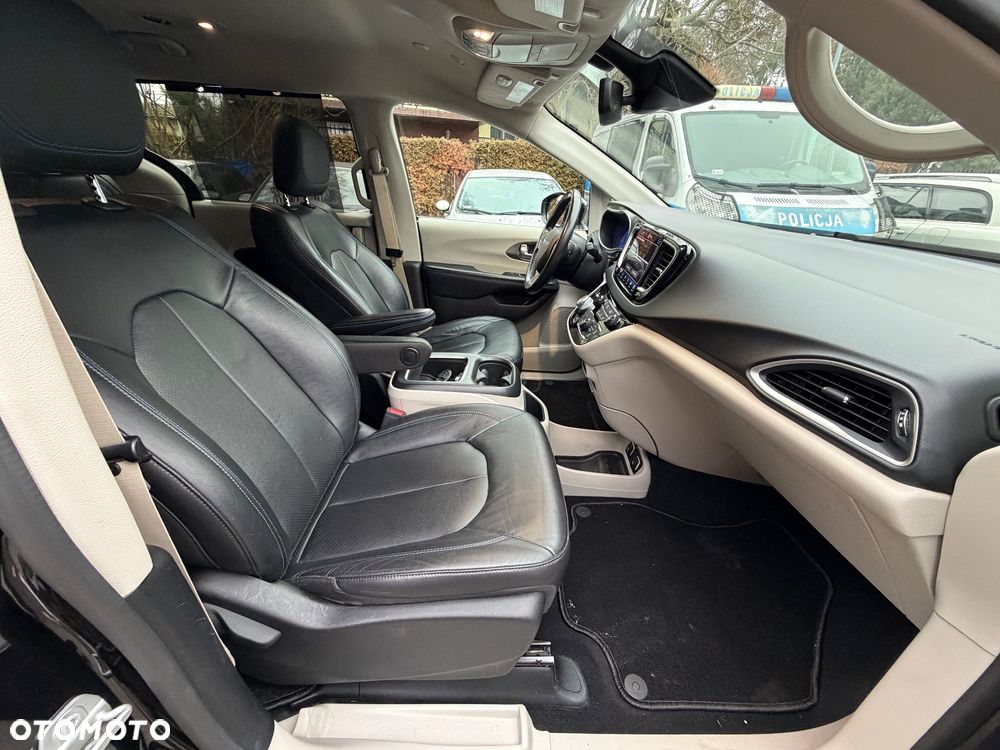 Chrysler Pacifica - 18