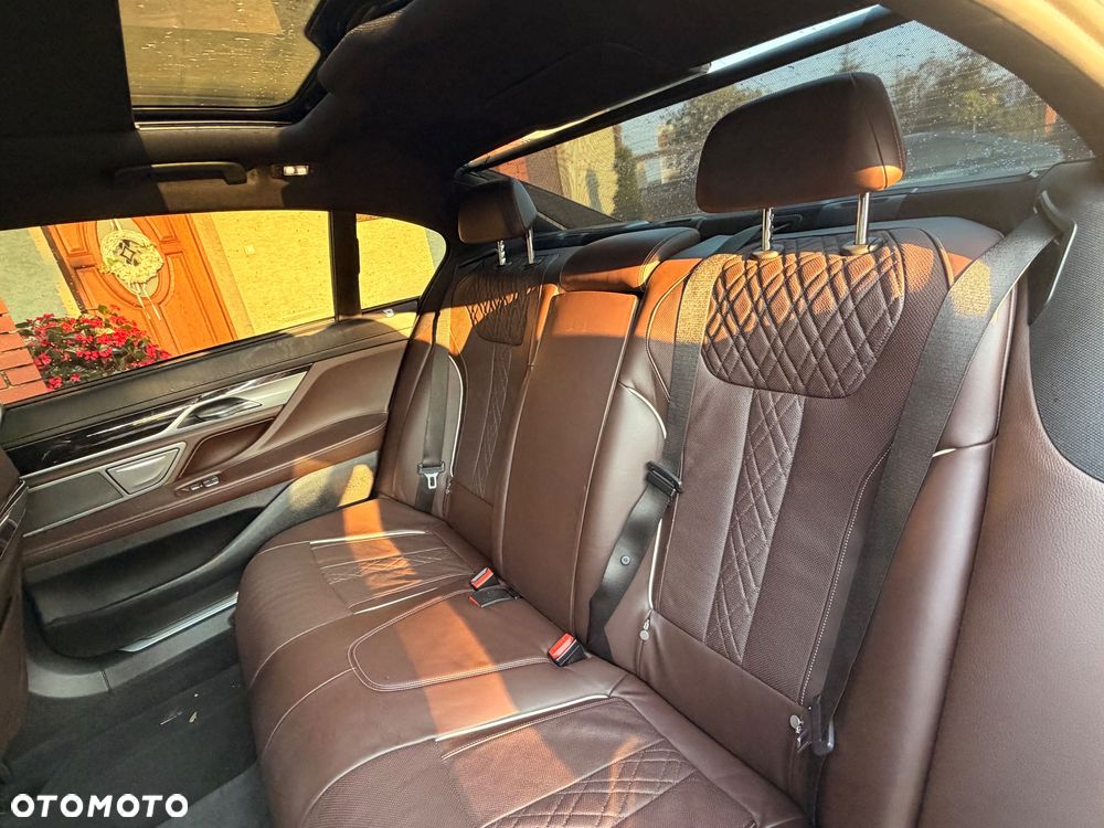 BMW Seria 7 740Li - 27