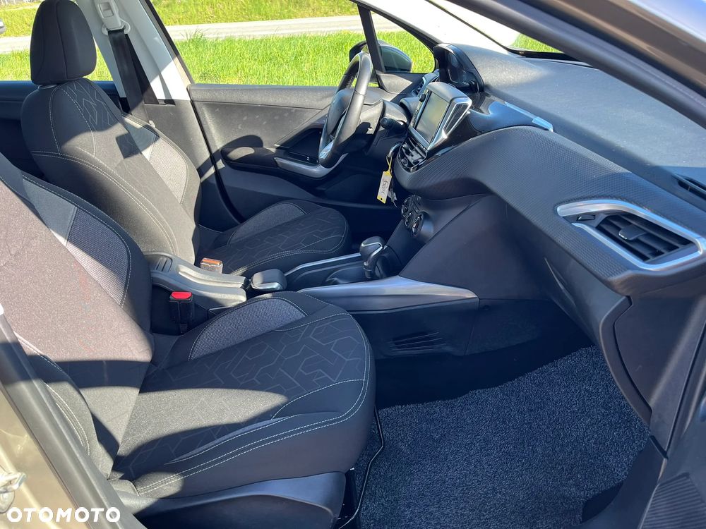 Peugeot 2008 1.2 Pure Tech GPF Style S&S EAT6 - 12