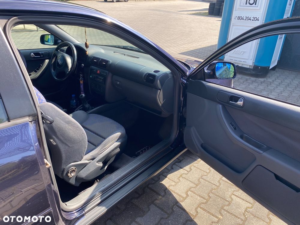 Audi A3 3-drzwiowe 1.6 Ambiente - 24
