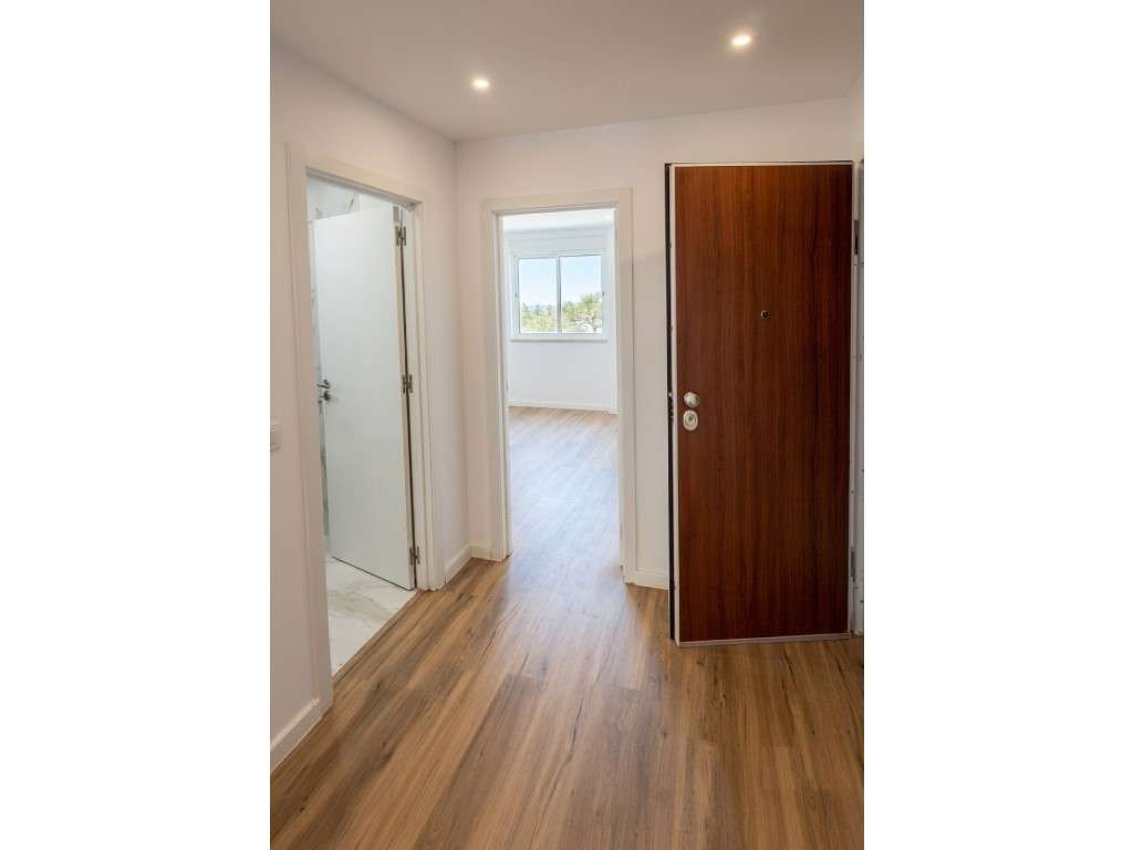 T2 Remodelado | Luminoso | Excelente Localização em Odivelas - Grande imagem: 3/11